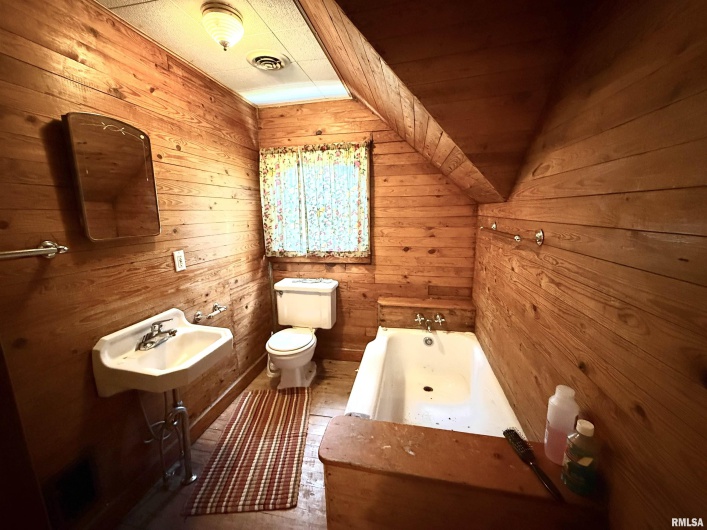 401 7TH Street, Herrin, Illinois 62948, 5 Bedrooms Bedrooms, 0 ,3 BathroomsBathrooms,Residential,For Sale,7TH,0,RMAEB458582