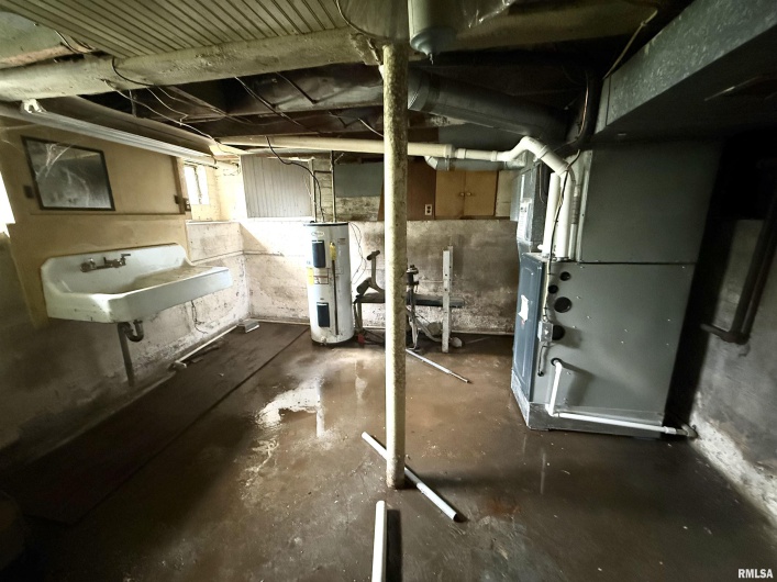 401 7TH Street, Herrin, Illinois 62948, 5 Bedrooms Bedrooms, 0 ,3 BathroomsBathrooms,Residential,For Sale,7TH,0,RMAEB458582