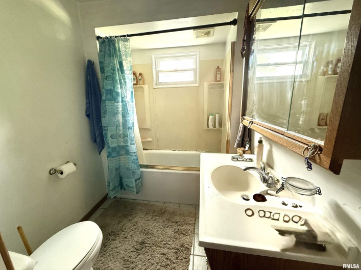 401 7TH Street, Herrin, Illinois 62948, 5 Bedrooms Bedrooms, 0 ,3 BathroomsBathrooms,Residential,For Sale,7TH,0,RMAEB458582