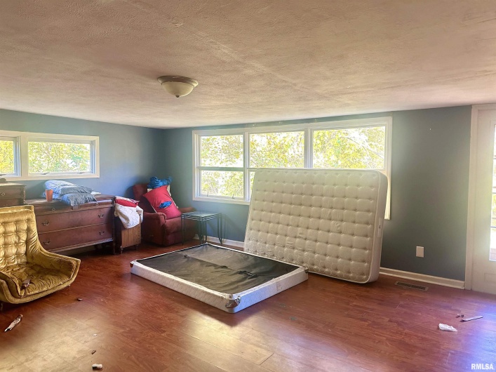 1212 Schwartz Street, Carbondale, Illinois 62901, 3 Bedrooms Bedrooms, 0 ,1 BathroomBathrooms,Residential,For Sale,Schwartz,0,RMAEB460441