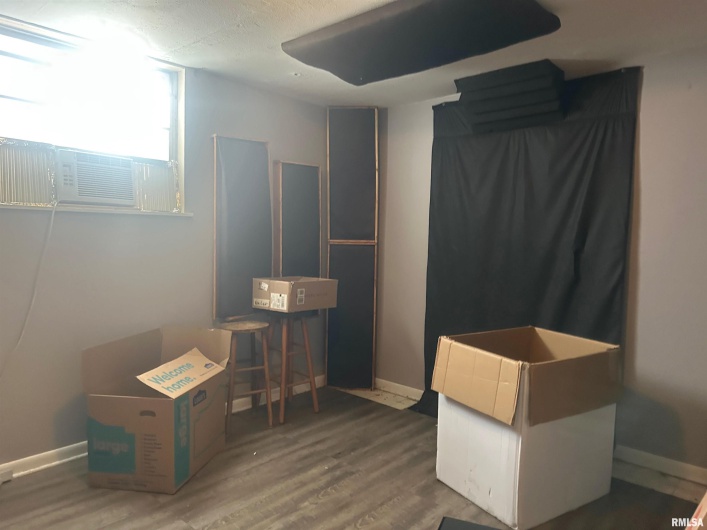 1212 Schwartz Street, Carbondale, Illinois 62901, 3 Bedrooms Bedrooms, 0 ,1 BathroomBathrooms,Residential,For Sale,Schwartz,0,RMAEB460441