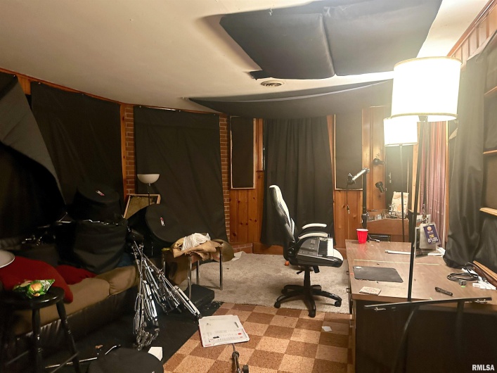 1212 Schwartz Street, Carbondale, Illinois 62901, 3 Bedrooms Bedrooms, 0 ,1 BathroomBathrooms,Residential,For Sale,Schwartz,0,RMAEB460441