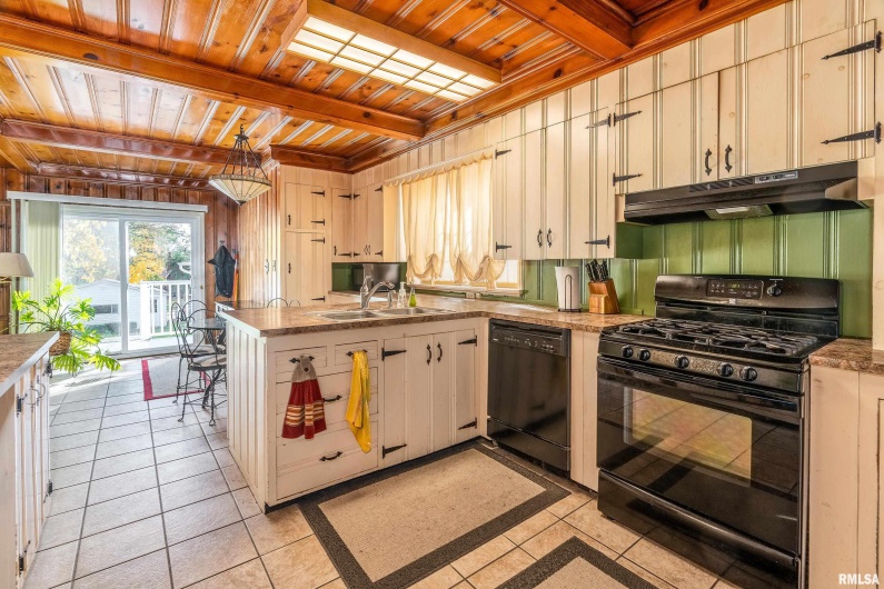 311 POPLAR Street, Harrisburg, Illinois 62946, 4 Bedrooms Bedrooms, 0 ,1 BathroomBathrooms,Residential,For Sale,POPLAR,0,RMAQC4269298