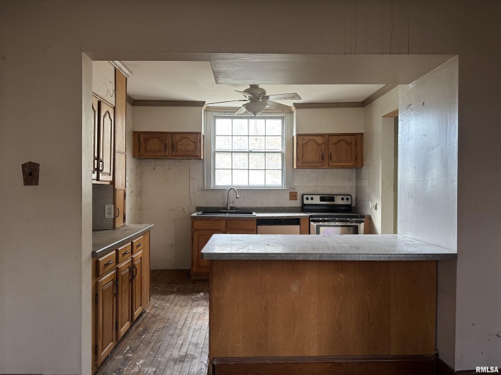 103 22ND Street, Murphysboro, Illinois 62966, 4 Bedrooms Bedrooms, 0 ,1 BathroomBathrooms,Residential,For Sale,22ND,0,RMAQC4269308