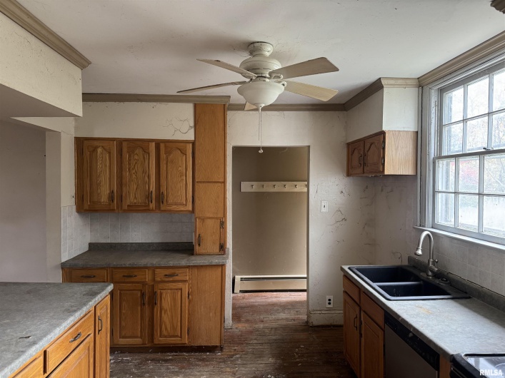 103 22ND Street, Murphysboro, Illinois 62966, 4 Bedrooms Bedrooms, 0 ,1 BathroomBathrooms,Residential,For Sale,22ND,0,RMAQC4269308