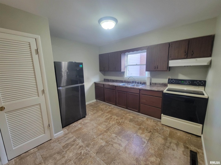 705 11TH Street, Herrin, Illinois 62948, 2 Bedrooms Bedrooms, 0 ,1 BathroomBathrooms,Residential,For Sale,11TH,0,RMAEB460448