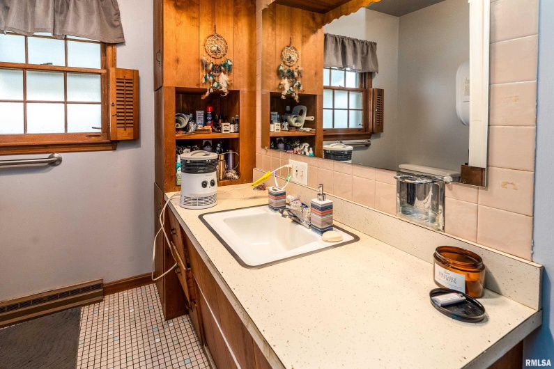 2010 1ST Street, Eldorado, Illinois 62930, 2 Bedrooms Bedrooms, 0 ,2 BathroomsBathrooms,Residential,For Sale,1ST,0,RMAQC4269303