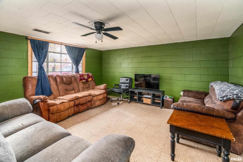 2010 1ST Street, Eldorado, Illinois 62930, 2 Bedrooms Bedrooms, 0 ,2 BathroomsBathrooms,Residential,For Sale,1ST,0,RMAQC4269303