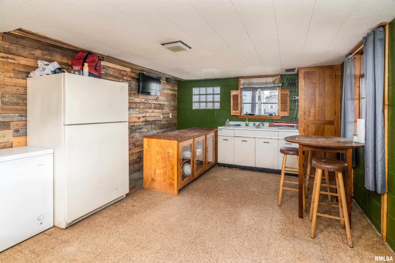 2010 1ST Street, Eldorado, Illinois 62930, 2 Bedrooms Bedrooms, 0 ,2 BathroomsBathrooms,Residential,For Sale,1ST,0,RMAQC4269303