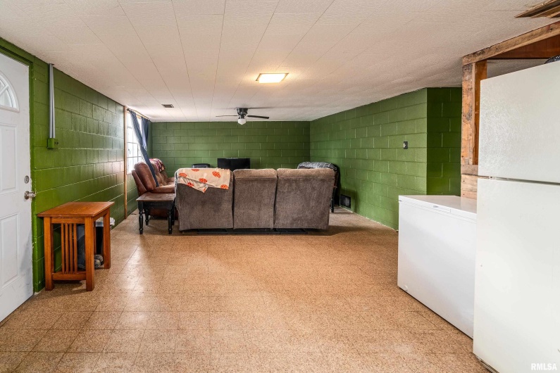 2010 1ST Street, Eldorado, Illinois 62930, 2 Bedrooms Bedrooms, 0 ,2 BathroomsBathrooms,Residential,For Sale,1ST,0,RMAQC4269303