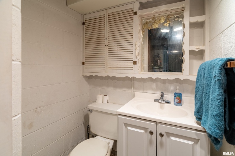 2010 1ST Street, Eldorado, Illinois 62930, 2 Bedrooms Bedrooms, 0 ,2 BathroomsBathrooms,Residential,For Sale,1ST,0,RMAQC4269303