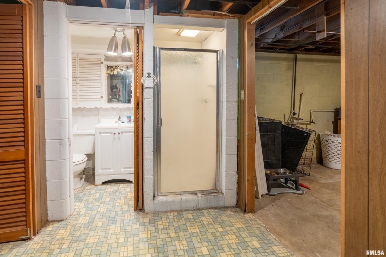 2010 1ST Street, Eldorado, Illinois 62930, 2 Bedrooms Bedrooms, 0 ,2 BathroomsBathrooms,Residential,For Sale,1ST,0,RMAQC4269303