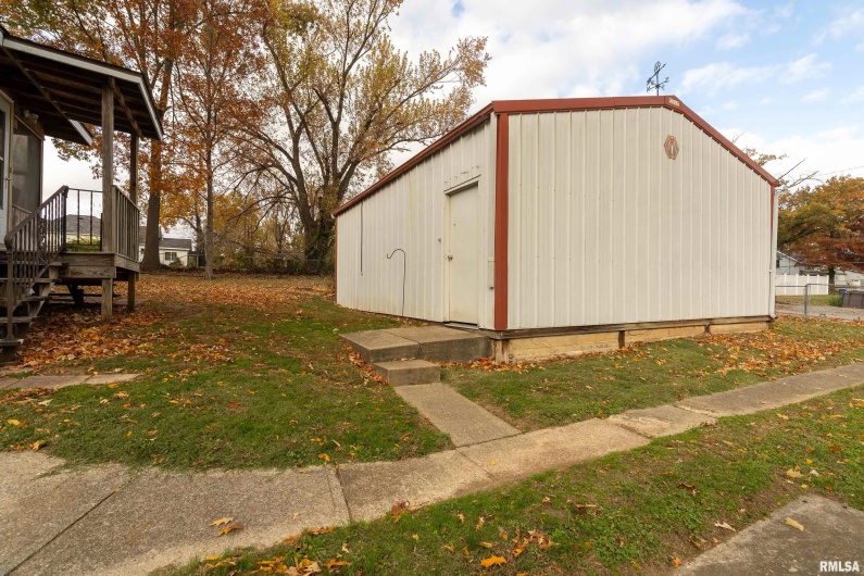 2010 1ST Street, Eldorado, Illinois 62930, 2 Bedrooms Bedrooms, 0 ,2 BathroomsBathrooms,Residential,For Sale,1ST,0,RMAQC4269303