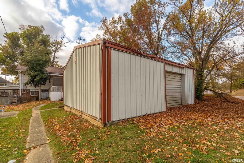 2010 1ST Street, Eldorado, Illinois 62930, 2 Bedrooms Bedrooms, 0 ,2 BathroomsBathrooms,Residential,For Sale,1ST,0,RMAQC4269303