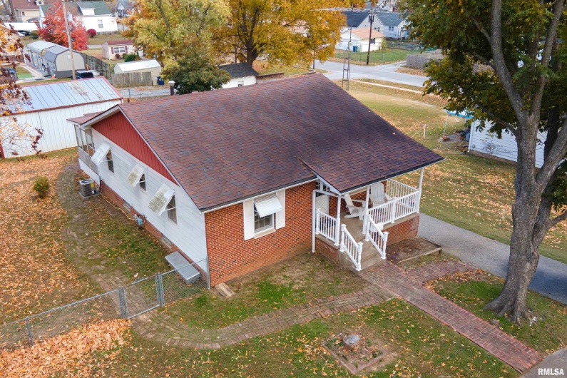 2010 1ST Street, Eldorado, Illinois 62930, 2 Bedrooms Bedrooms, 0 ,2 BathroomsBathrooms,Residential,For Sale,1ST,0,RMAQC4269303