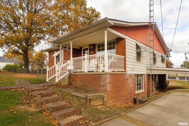 2010 1ST Street, Eldorado, Illinois 62930, 2 Bedrooms Bedrooms, 0 ,2 BathroomsBathrooms,Residential,For Sale,1ST,0,RMAQC4269303