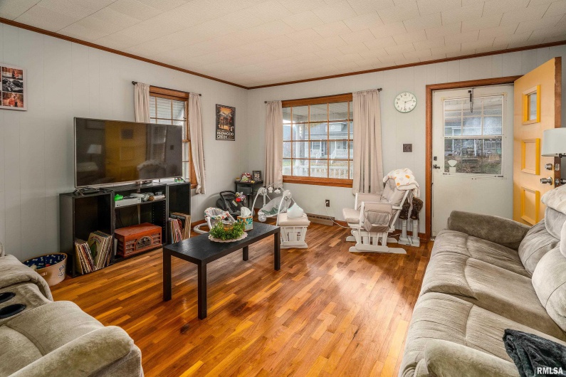 2010 1ST Street, Eldorado, Illinois 62930, 2 Bedrooms Bedrooms, 0 ,2 BathroomsBathrooms,Residential,For Sale,1ST,0,RMAQC4269303