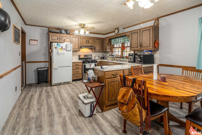 2010 1ST Street, Eldorado, Illinois 62930, 2 Bedrooms Bedrooms, 0 ,2 BathroomsBathrooms,Residential,For Sale,1ST,0,RMAQC4269303