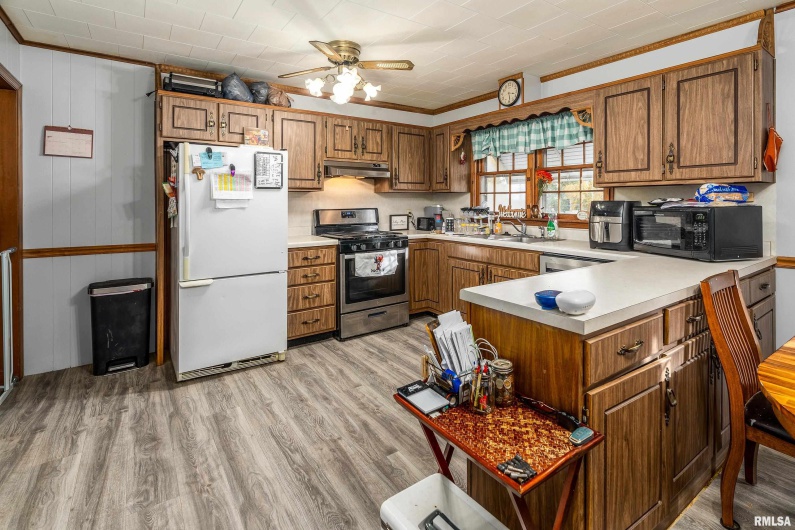 2010 1ST Street, Eldorado, Illinois 62930, 2 Bedrooms Bedrooms, 0 ,2 BathroomsBathrooms,Residential,For Sale,1ST,0,RMAQC4269303