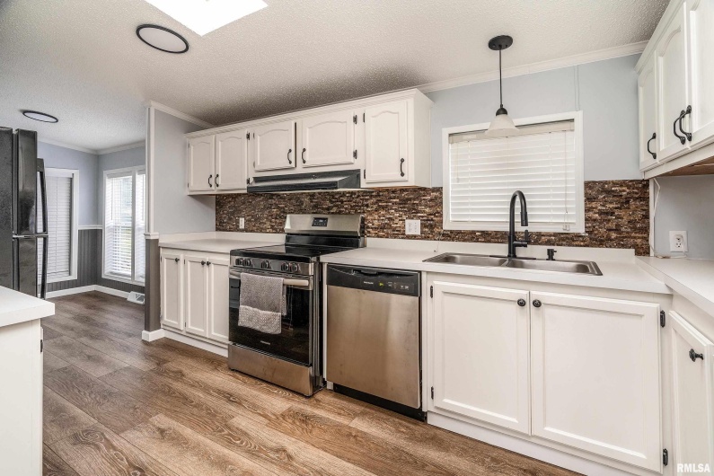 14574 EASTLAND Road, Marion, Illinois 62959, 4 Bedrooms Bedrooms, 0 ,2 BathroomsBathrooms,Residential,For Sale,EASTLAND,0,RMAEB460449