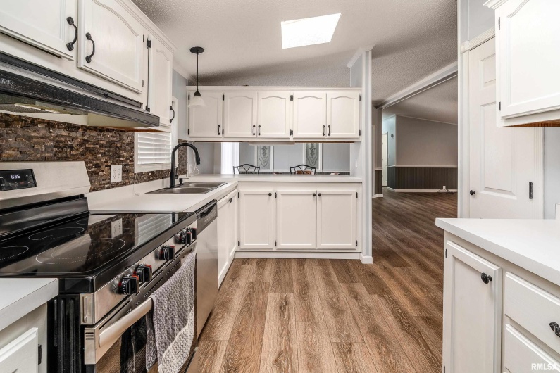 14574 EASTLAND Road, Marion, Illinois 62959, 4 Bedrooms Bedrooms, 0 ,2 BathroomsBathrooms,Residential,For Sale,EASTLAND,0,RMAEB460449