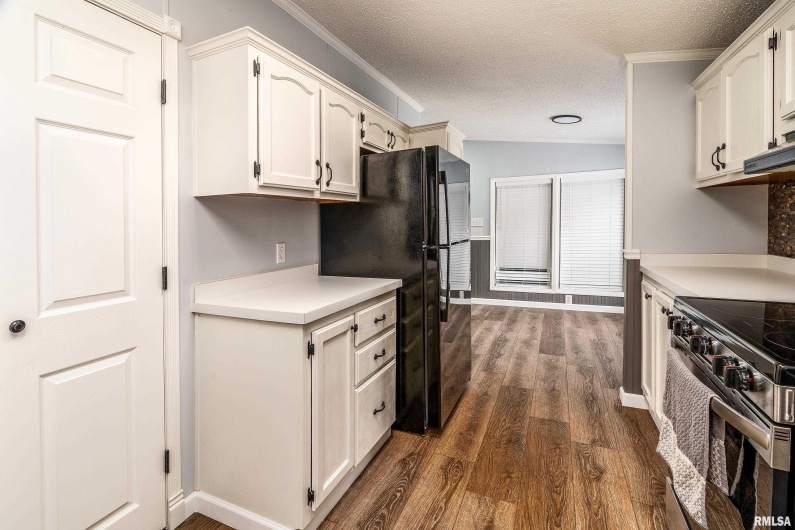 14574 EASTLAND Road, Marion, Illinois 62959, 4 Bedrooms Bedrooms, 0 ,2 BathroomsBathrooms,Residential,For Sale,EASTLAND,0,RMAEB460449