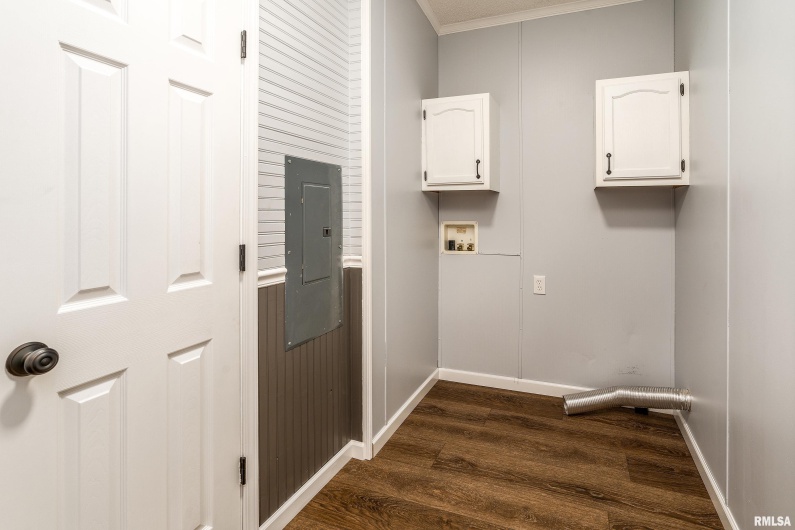 14574 EASTLAND Road, Marion, Illinois 62959, 4 Bedrooms Bedrooms, 0 ,2 BathroomsBathrooms,Residential,For Sale,EASTLAND,0,RMAEB460449