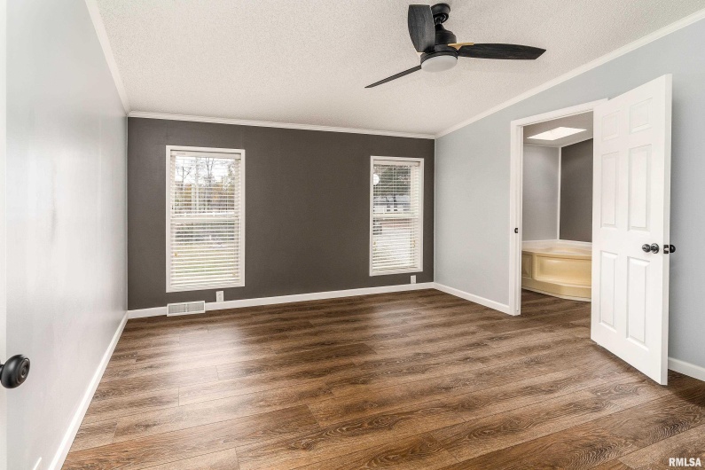 14574 EASTLAND Road, Marion, Illinois 62959, 4 Bedrooms Bedrooms, 0 ,2 BathroomsBathrooms,Residential,For Sale,EASTLAND,0,RMAEB460449