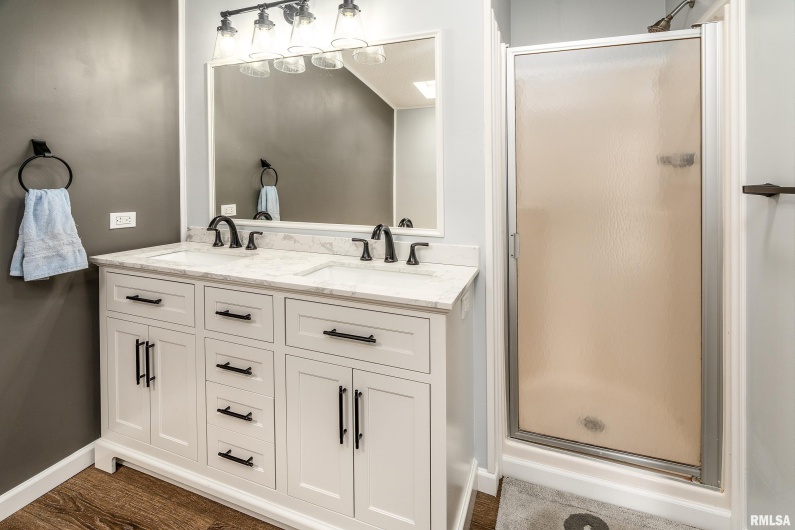 14574 EASTLAND Road, Marion, Illinois 62959, 4 Bedrooms Bedrooms, 0 ,2 BathroomsBathrooms,Residential,For Sale,EASTLAND,0,RMAEB460449