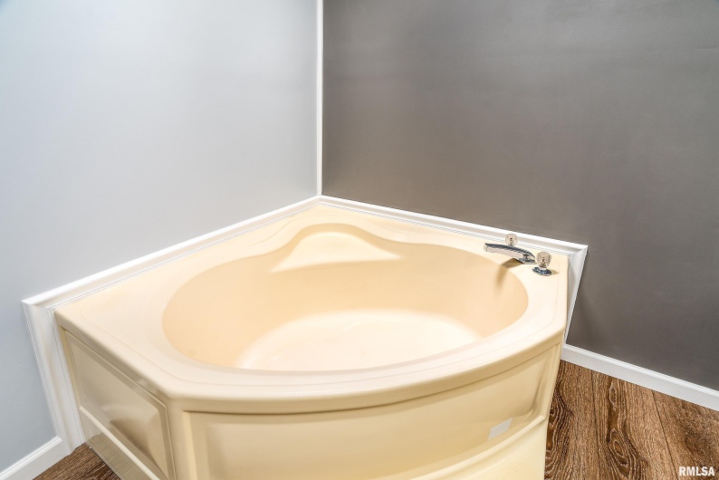 14574 EASTLAND Road, Marion, Illinois 62959, 4 Bedrooms Bedrooms, 0 ,2 BathroomsBathrooms,Residential,For Sale,EASTLAND,0,RMAEB460449