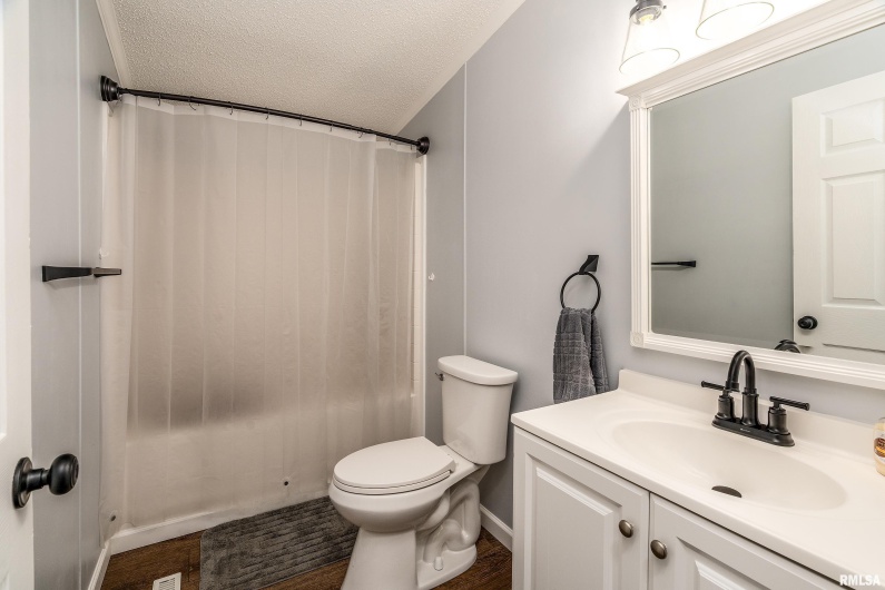 14574 EASTLAND Road, Marion, Illinois 62959, 4 Bedrooms Bedrooms, 0 ,2 BathroomsBathrooms,Residential,For Sale,EASTLAND,0,RMAEB460449