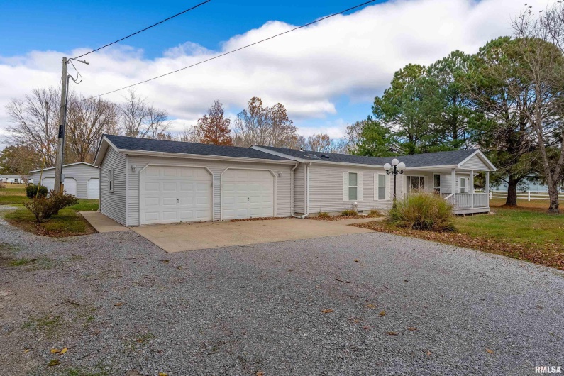 14574 EASTLAND Road, Marion, Illinois 62959, 4 Bedrooms Bedrooms, 0 ,2 BathroomsBathrooms,Residential,For Sale,EASTLAND,0,RMAEB460449