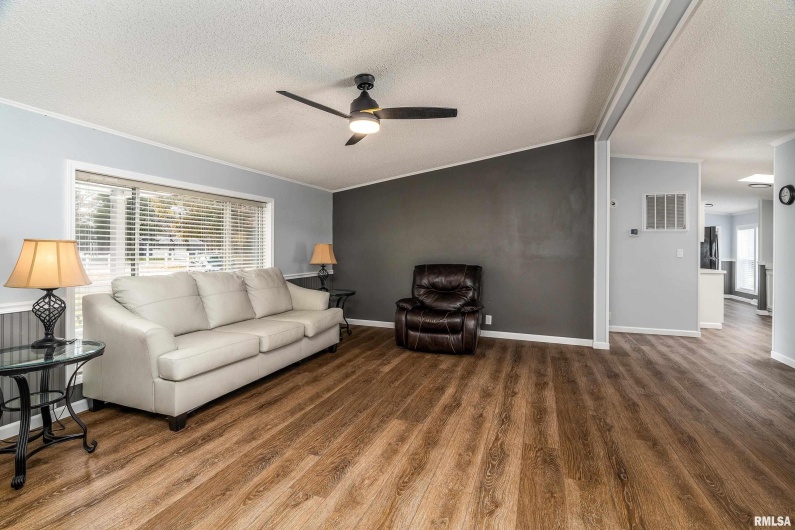 14574 EASTLAND Road, Marion, Illinois 62959, 4 Bedrooms Bedrooms, 0 ,2 BathroomsBathrooms,Residential,For Sale,EASTLAND,0,RMAEB460449