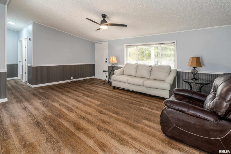 14574 EASTLAND Road, Marion, Illinois 62959, 4 Bedrooms Bedrooms, 0 ,2 BathroomsBathrooms,Residential,For Sale,EASTLAND,0,RMAEB460449