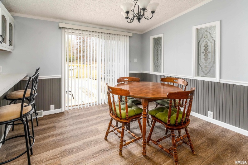 14574 EASTLAND Road, Marion, Illinois 62959, 4 Bedrooms Bedrooms, 0 ,2 BathroomsBathrooms,Residential,For Sale,EASTLAND,0,RMAEB460449