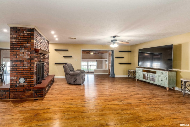 9784 Highway 127, Murphysboro, Illinois 62966, 3 Bedrooms Bedrooms, 0 ,3 BathroomsBathrooms,Residential,For Sale,Highway 127,0,RMAEB460450