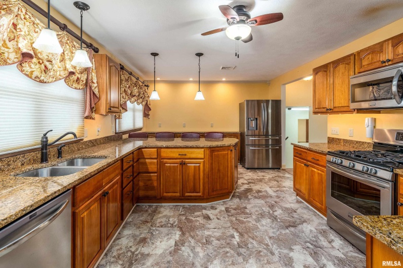 9784 Highway 127, Murphysboro, Illinois 62966, 3 Bedrooms Bedrooms, 0 ,3 BathroomsBathrooms,Residential,For Sale,Highway 127,0,RMAEB460450