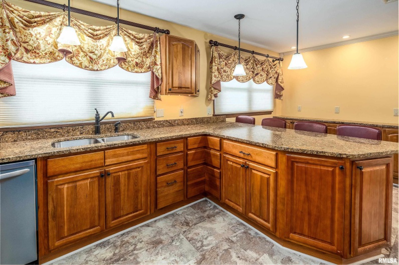 9784 Highway 127, Murphysboro, Illinois 62966, 3 Bedrooms Bedrooms, 0 ,3 BathroomsBathrooms,Residential,For Sale,Highway 127,0,RMAEB460450