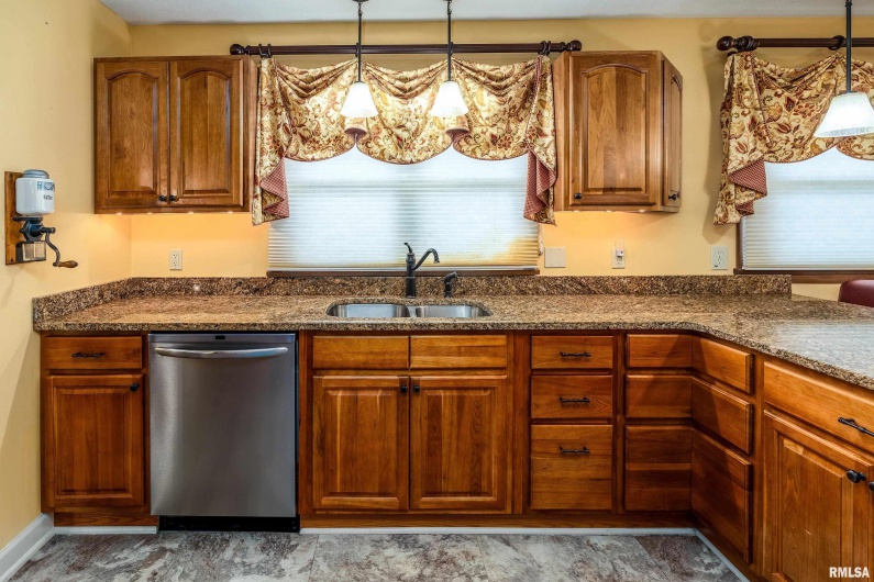 9784 Highway 127, Murphysboro, Illinois 62966, 3 Bedrooms Bedrooms, 0 ,3 BathroomsBathrooms,Residential,For Sale,Highway 127,0,RMAEB460450