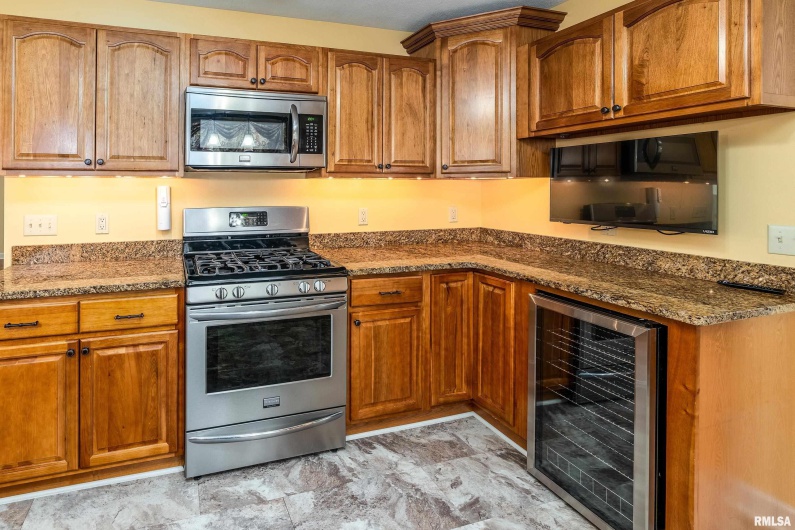 9784 Highway 127, Murphysboro, Illinois 62966, 3 Bedrooms Bedrooms, 0 ,3 BathroomsBathrooms,Residential,For Sale,Highway 127,0,RMAEB460450