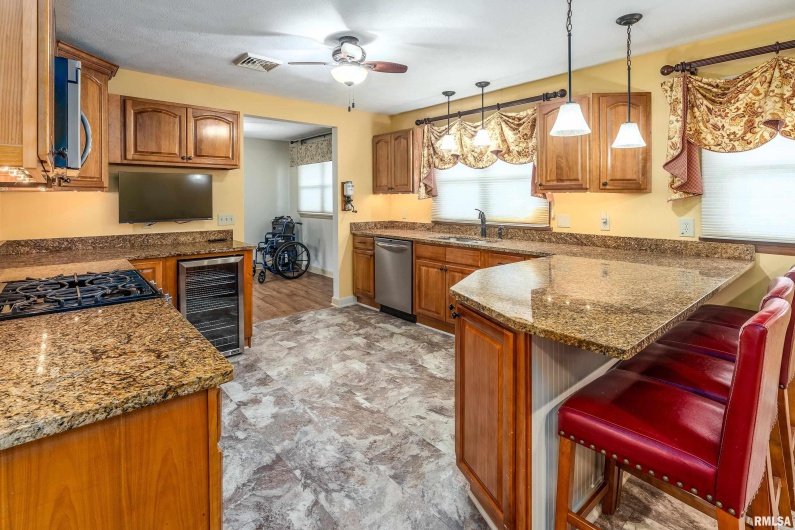 9784 Highway 127, Murphysboro, Illinois 62966, 3 Bedrooms Bedrooms, 0 ,3 BathroomsBathrooms,Residential,For Sale,Highway 127,0,RMAEB460450