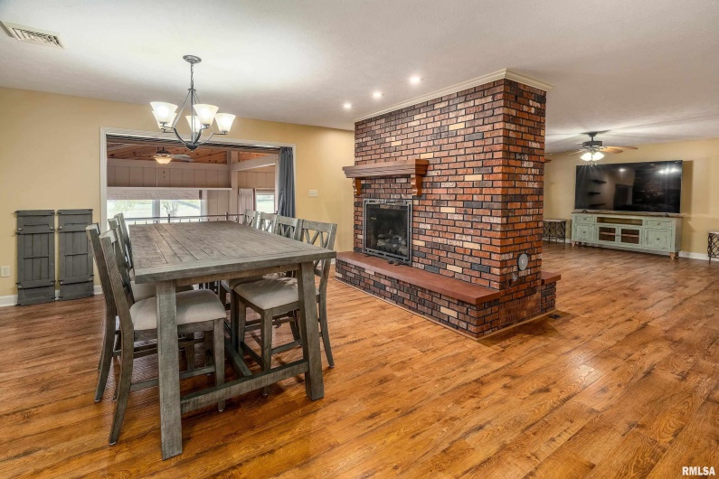 9784 Highway 127, Murphysboro, Illinois 62966, 3 Bedrooms Bedrooms, 0 ,3 BathroomsBathrooms,Residential,For Sale,Highway 127,0,RMAEB460450