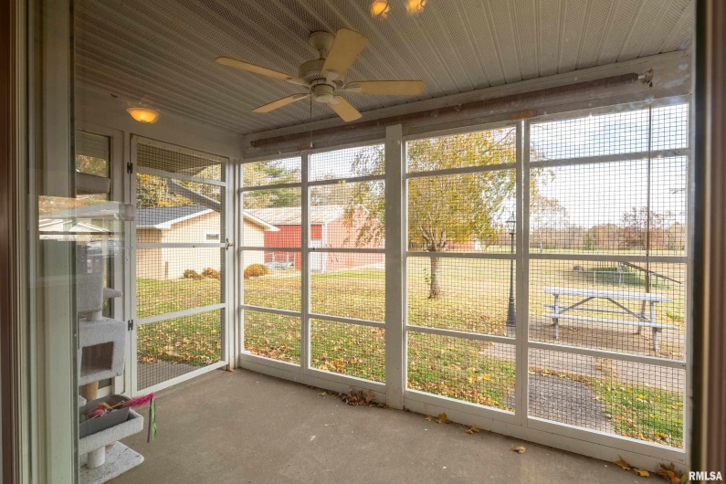 9784 Highway 127, Murphysboro, Illinois 62966, 3 Bedrooms Bedrooms, 0 ,3 BathroomsBathrooms,Residential,For Sale,Highway 127,0,RMAEB460450