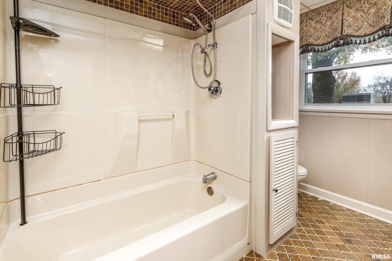 9784 Highway 127, Murphysboro, Illinois 62966, 3 Bedrooms Bedrooms, 0 ,3 BathroomsBathrooms,Residential,For Sale,Highway 127,0,RMAEB460450