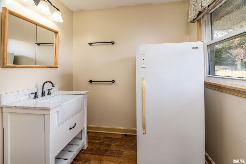 9784 Highway 127, Murphysboro, Illinois 62966, 3 Bedrooms Bedrooms, 0 ,3 BathroomsBathrooms,Residential,For Sale,Highway 127,0,RMAEB460450