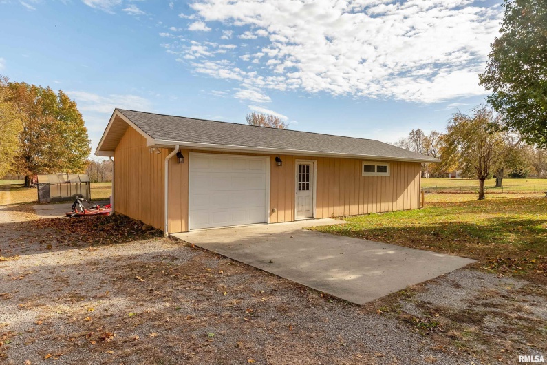 9784 Highway 127, Murphysboro, Illinois 62966, 3 Bedrooms Bedrooms, 0 ,3 BathroomsBathrooms,Residential,For Sale,Highway 127,0,RMAEB460450