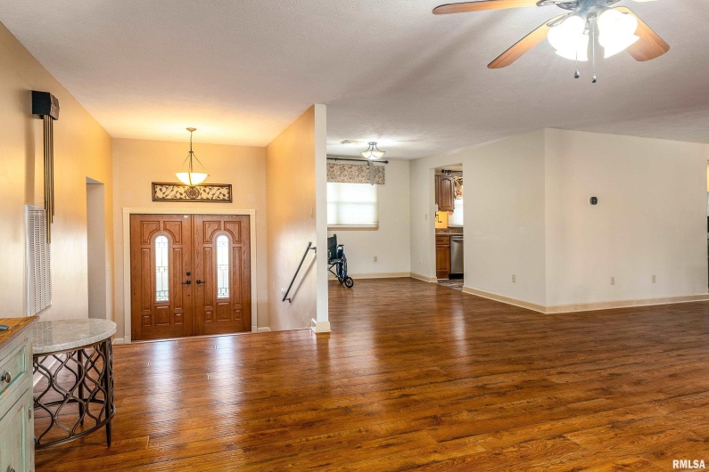 9784 Highway 127, Murphysboro, Illinois 62966, 3 Bedrooms Bedrooms, 0 ,3 BathroomsBathrooms,Residential,For Sale,Highway 127,0,RMAEB460450