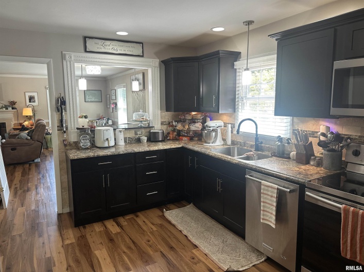 37 WESTWOOD Lane, Murphysboro, Illinois 62966, 4 Bedrooms Bedrooms, 0 ,3 BathroomsBathrooms,Residential,For Sale,WESTWOOD,0,RMAEB460451