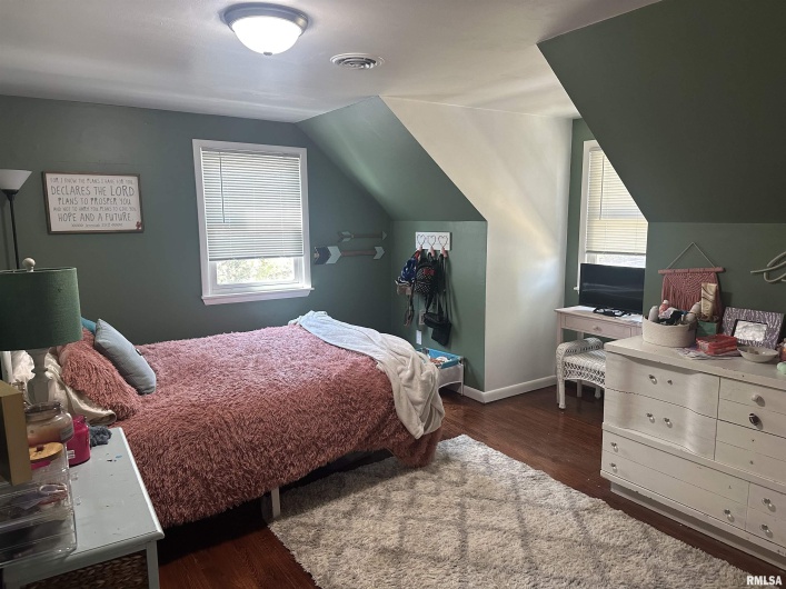 37 WESTWOOD Lane, Murphysboro, Illinois 62966, 4 Bedrooms Bedrooms, 0 ,3 BathroomsBathrooms,Residential,For Sale,WESTWOOD,0,RMAEB460451