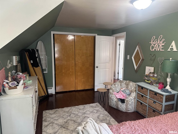 37 WESTWOOD Lane, Murphysboro, Illinois 62966, 4 Bedrooms Bedrooms, 0 ,3 BathroomsBathrooms,Residential,For Sale,WESTWOOD,0,RMAEB460451